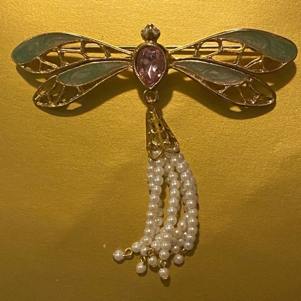 Avon vintage Dragonfly Brooch with beaded tassel